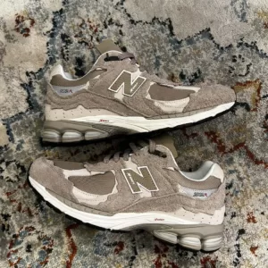 Newbalance 2002R