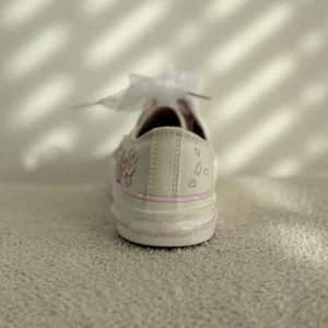 کانورس صورتی