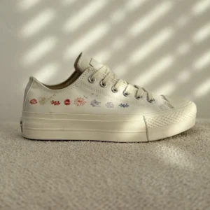 کتونی گلدار