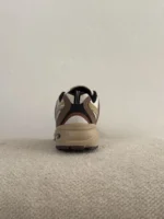 کتونی قهوه ای